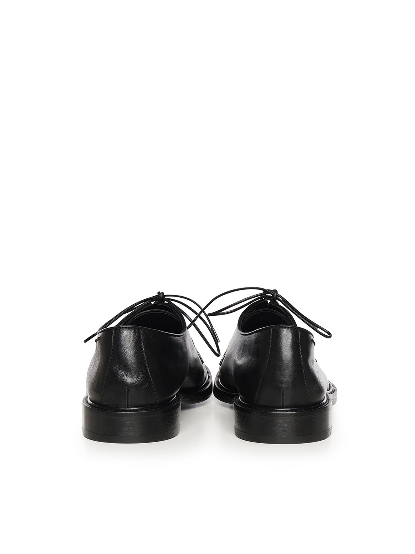 Stringate in pelle