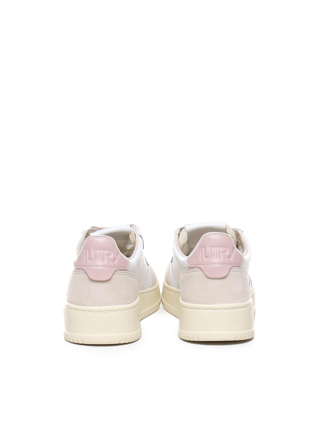 Sneakers medalist