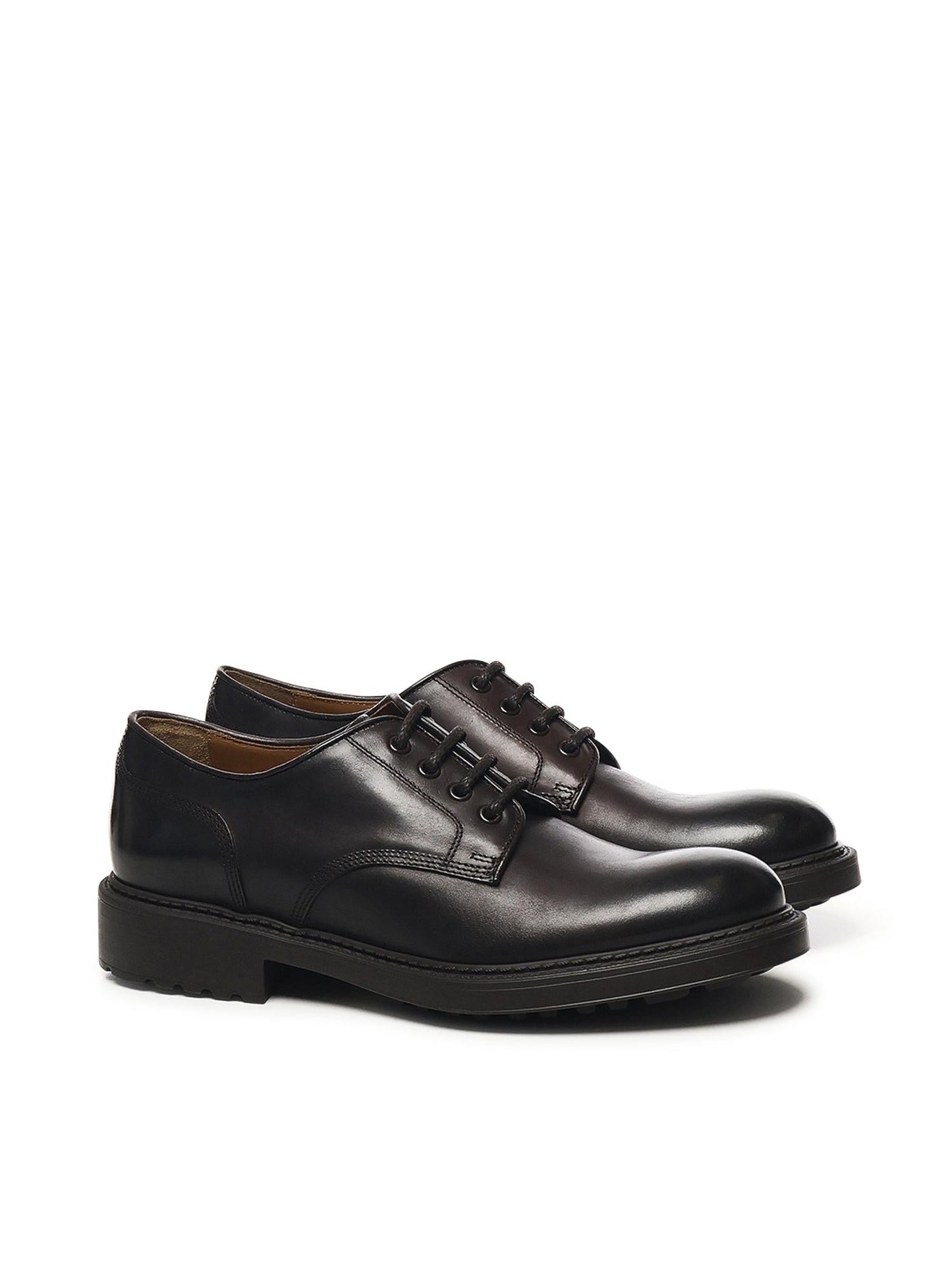 Stringate in pelle