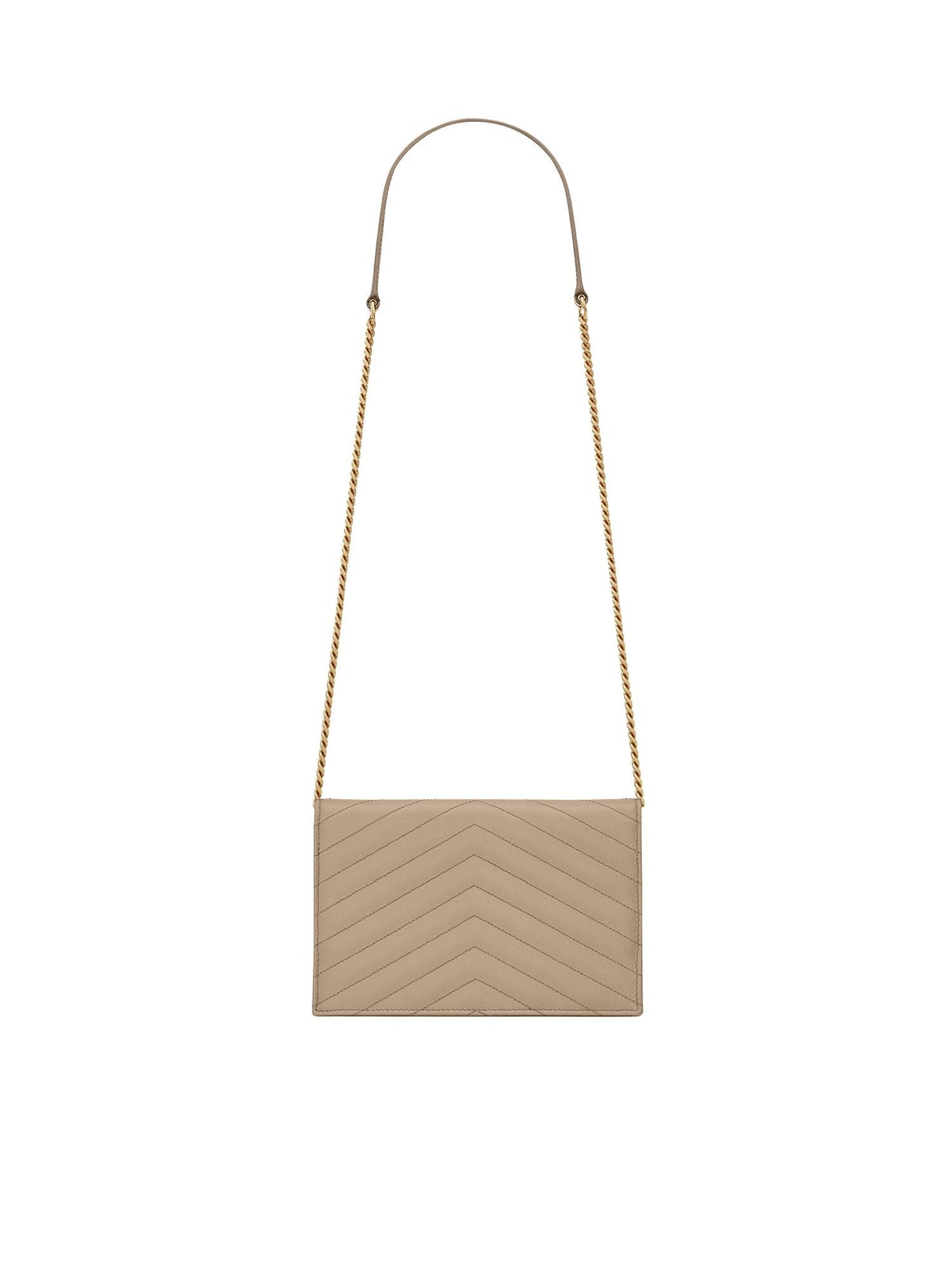 Pochette Envelope con catena Cassandre in pelle grain de poudre
