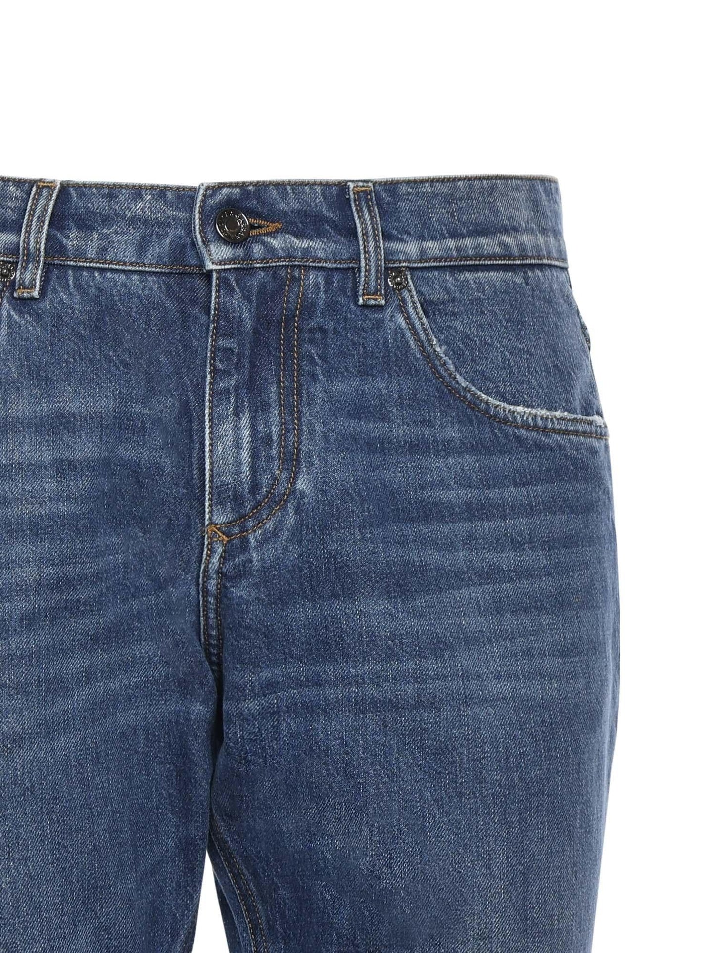Jeans in denim