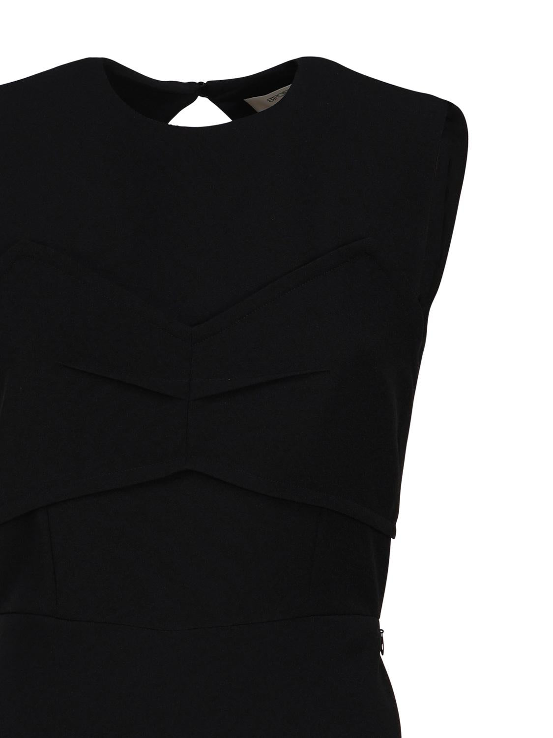 Abito con intarsio e cut out posteriore