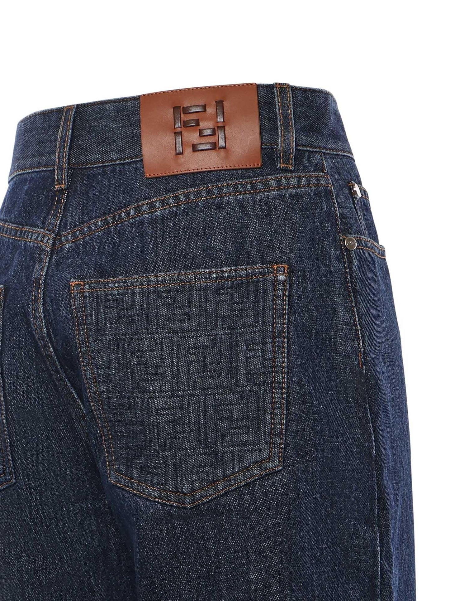 Jeans in denim