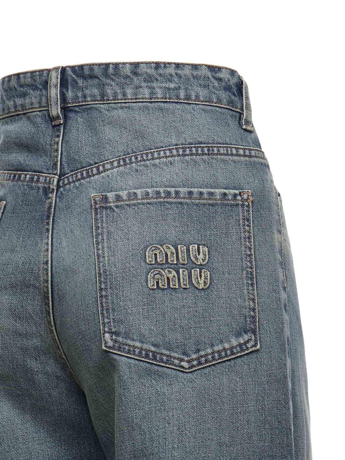 Jeans in denim