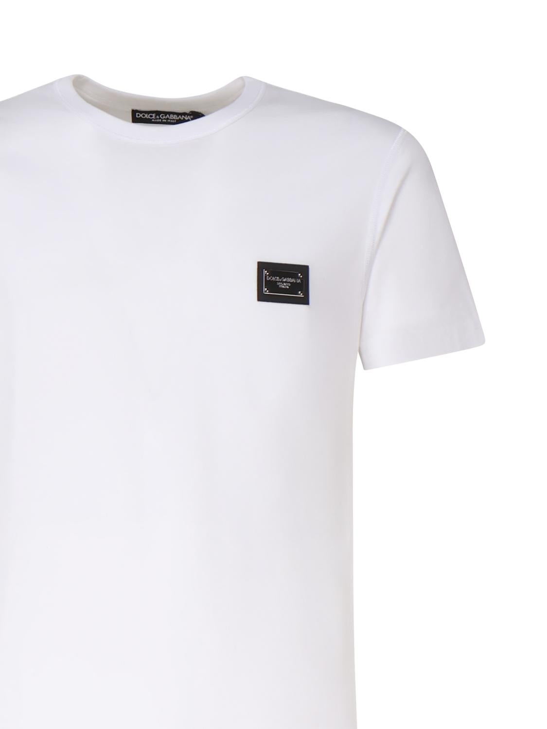 T-shirt in cotone con logo plaque