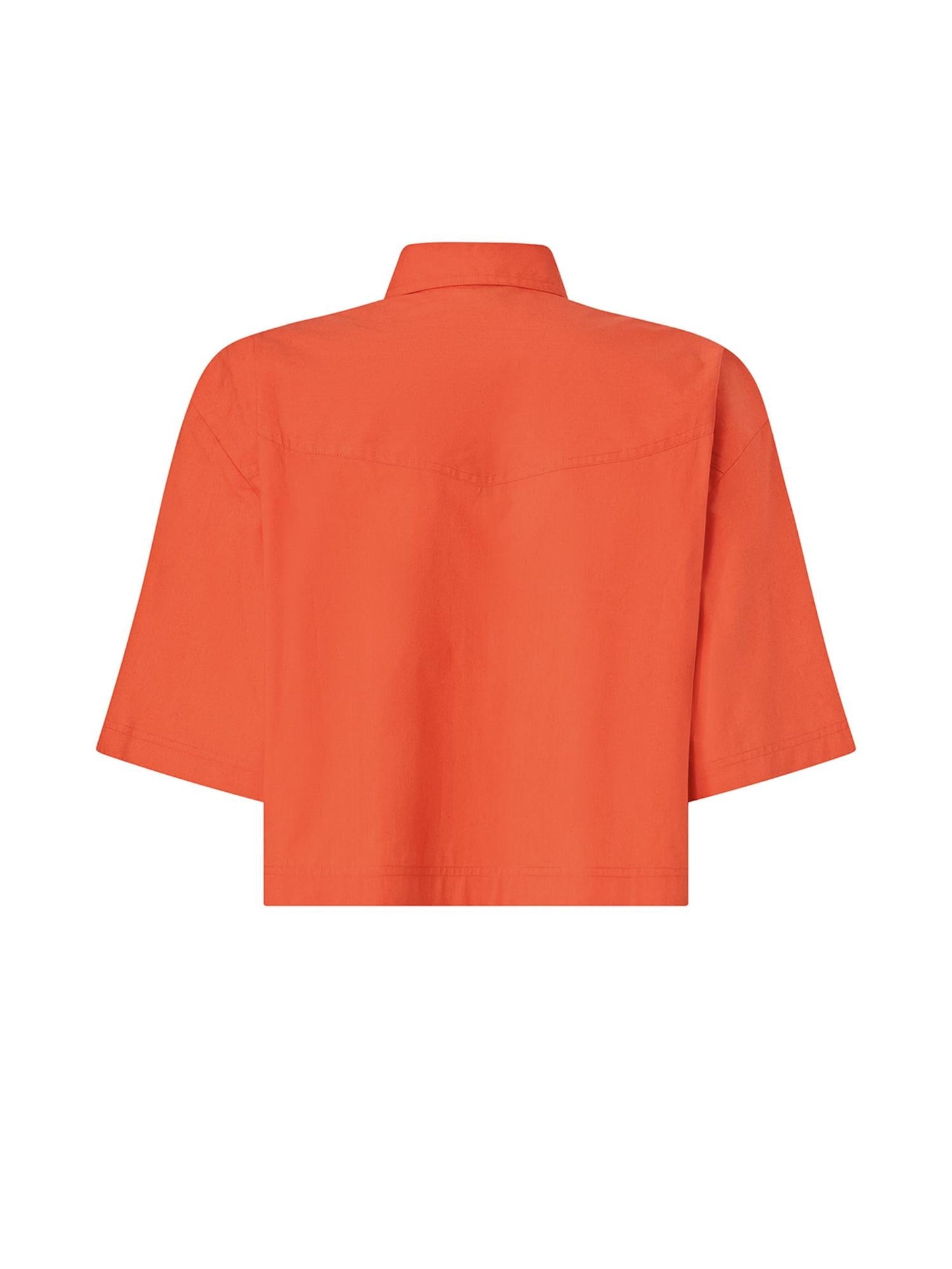 Camicia cropped con dettagli metallici