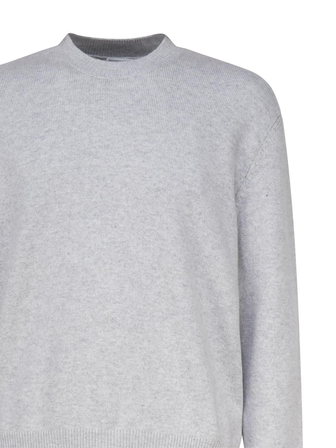 Maglia in cashmere con toppe in pelle intrecciata