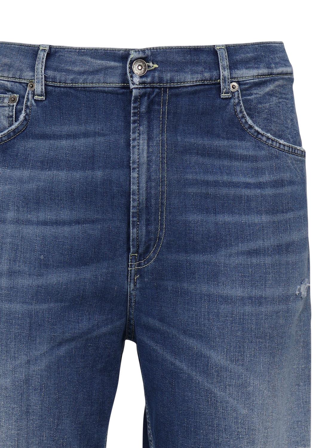 Bermuda Lenz in bull stretch