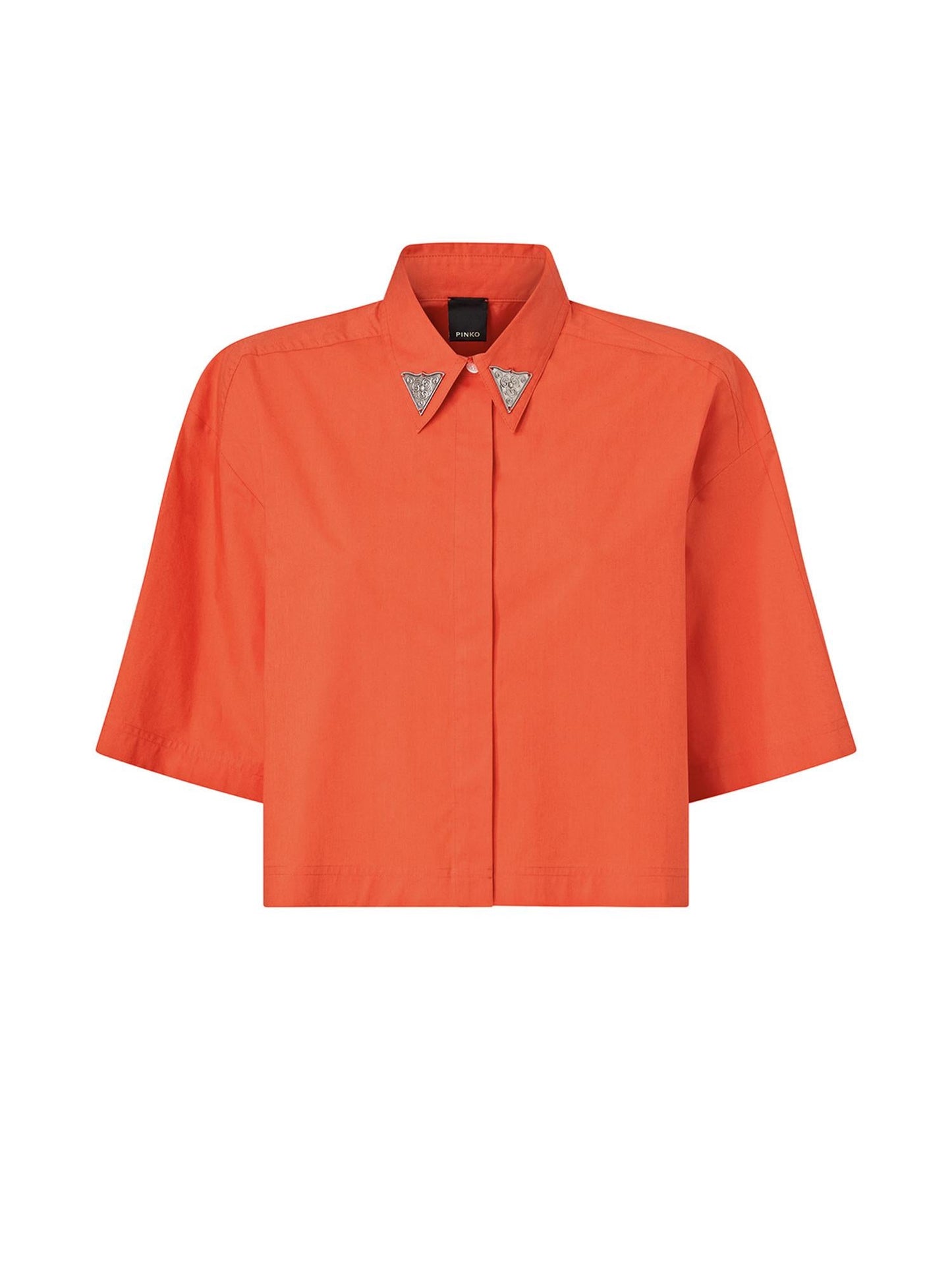 Camicia cropped con dettagli metallici