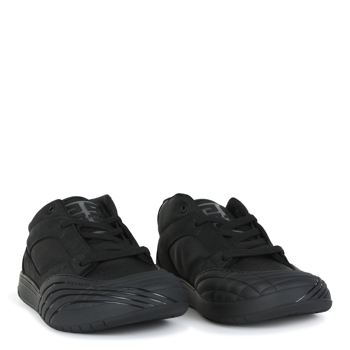 BLACK SKATE SNEAKERS