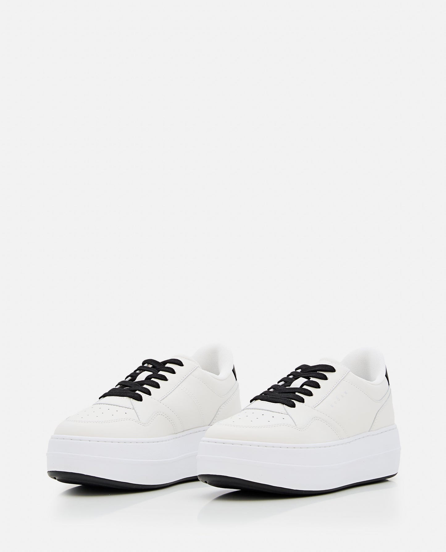 H670 SNEAKERS