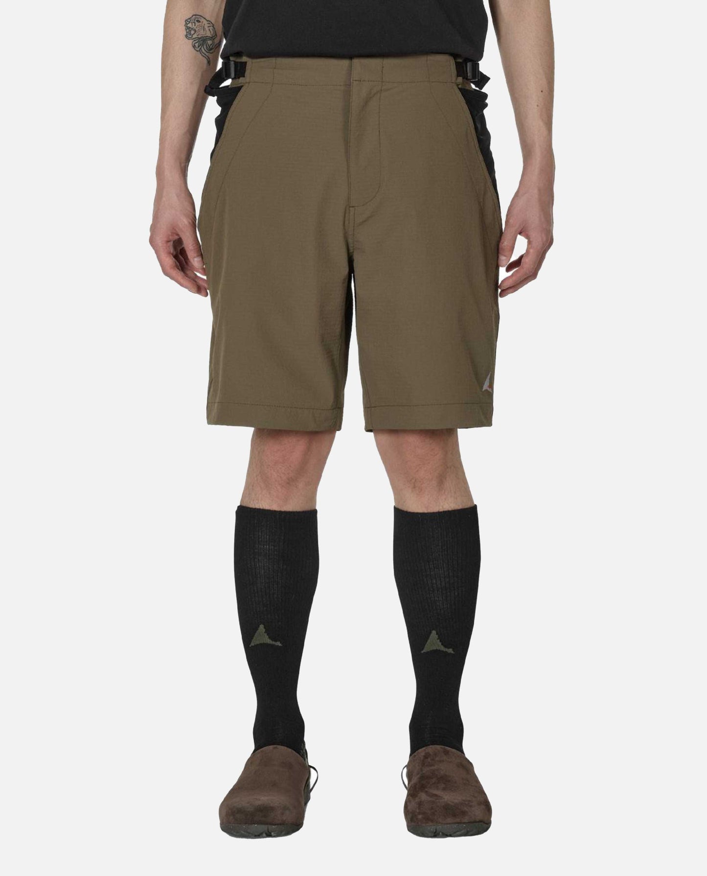 STURDY HIKING SHORTS