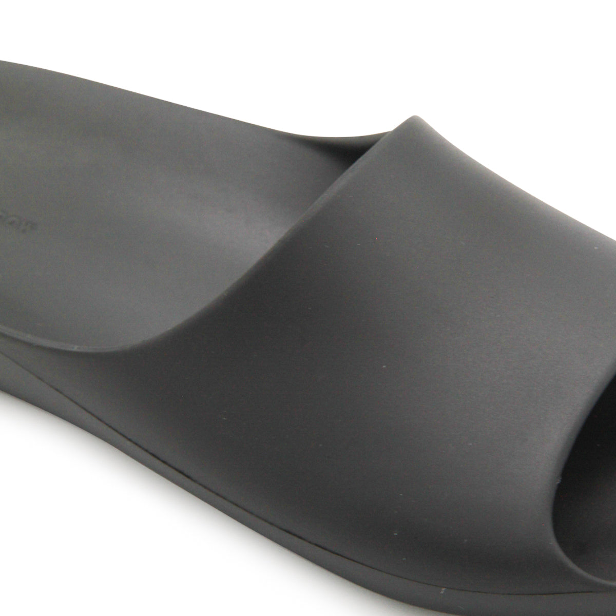 BLACK FLATS