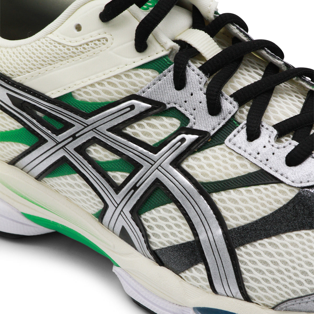 IVORY AND PURE SILVER GEL CUMULUS 16 SNEAKERS