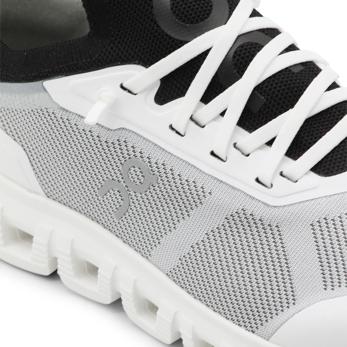 WHITE AND BLACK CLOUD 6 VERSA SNEAKERS