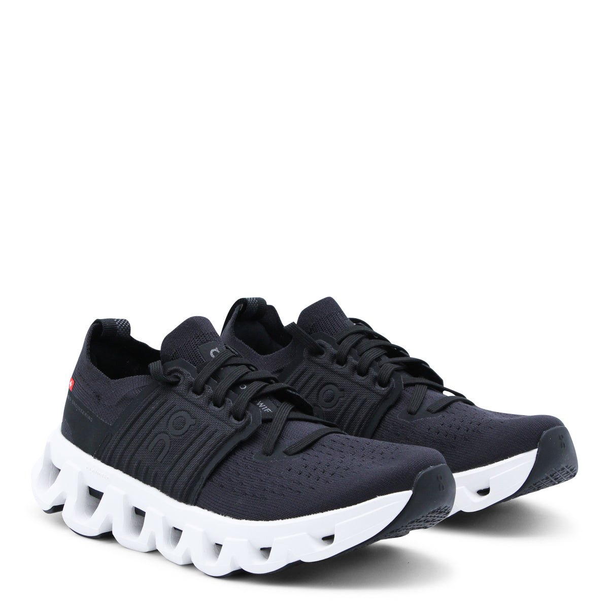 BLACK AND WHITE CLOUDSWIFT 4 SNEAKERS