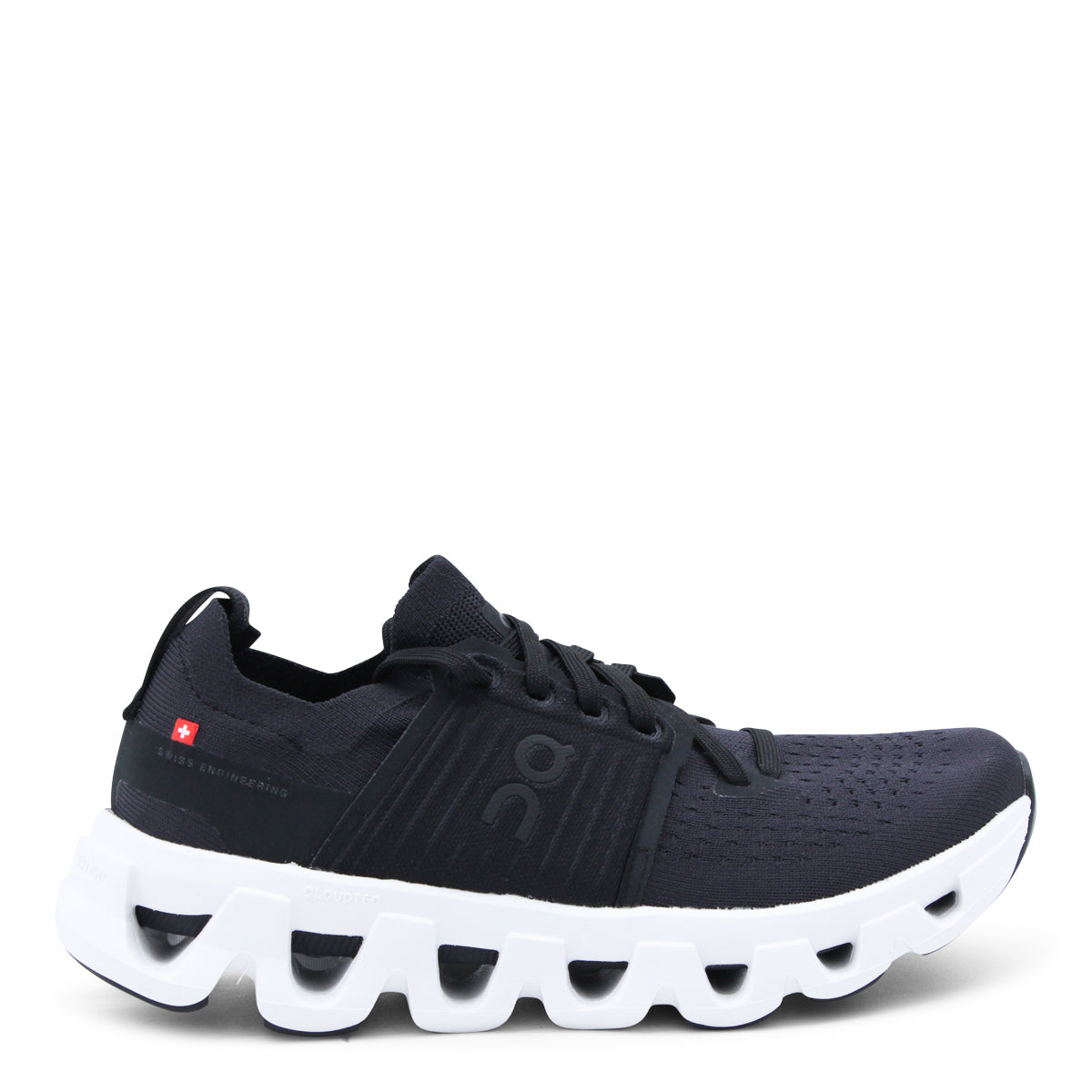 BLACK AND WHITE CLOUDSWIFT 4 SNEAKERS