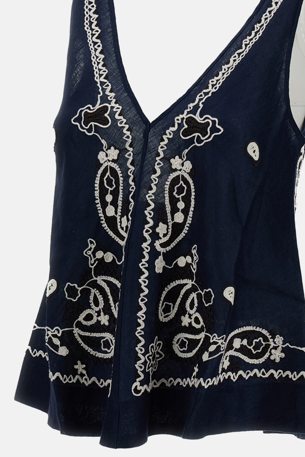 EMBROIDERED TOP