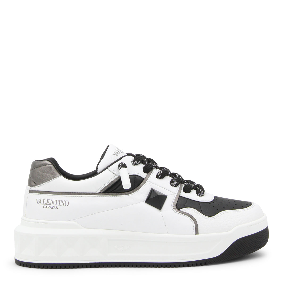 WHITE AND BLACK LEATHER SNEAKERS