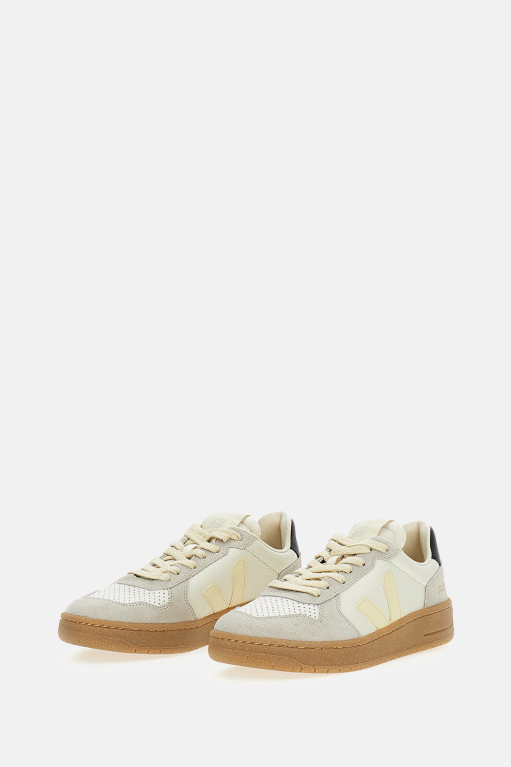 V82 SNEAKERS