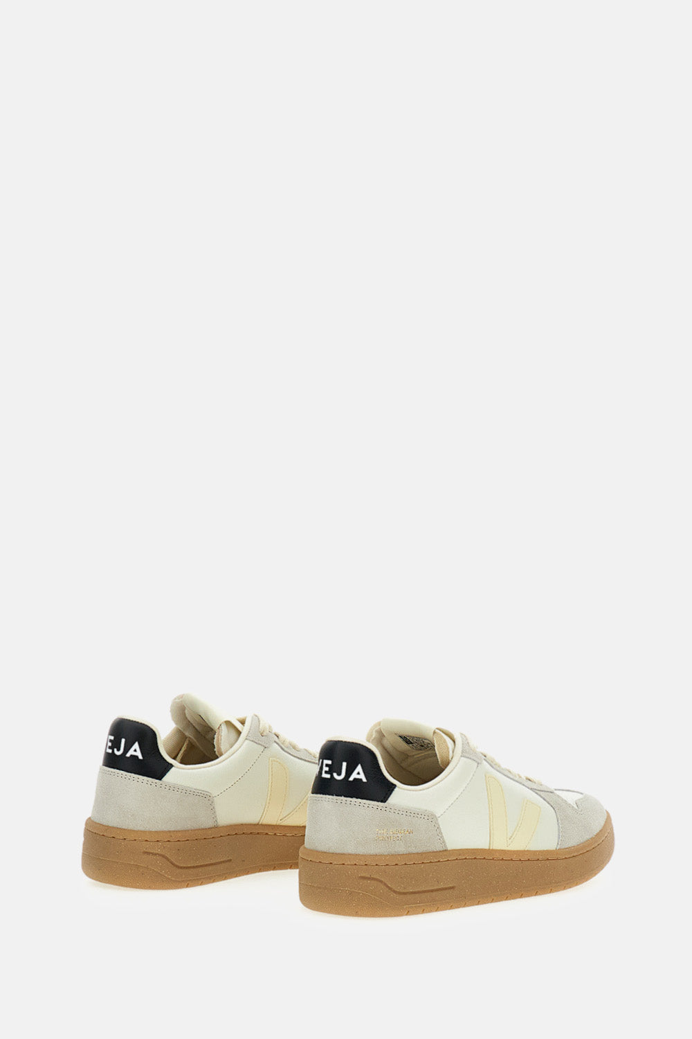 V82 SNEAKERS