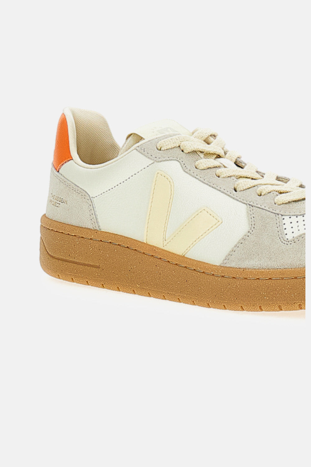 V82 SNEAKERS